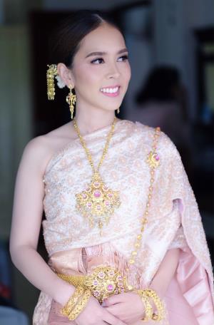 ชุดไทยเจ้าสาว ชุดไทยจักรพรรดิ์ เช่าที่แบมบี้ เวดดิ้ง ห้วยขวาง